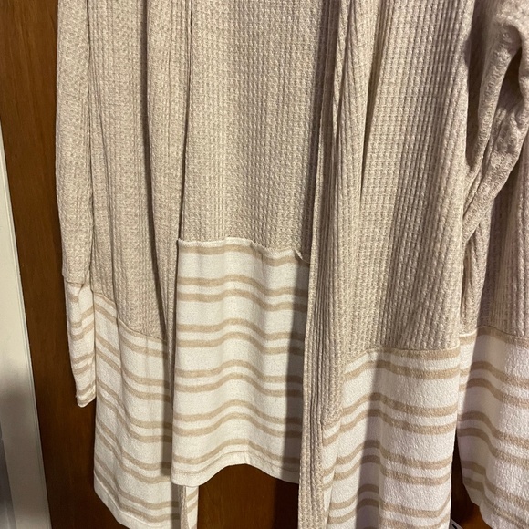 1XL Two-Tone Cardigan - Picture 10 of 15
